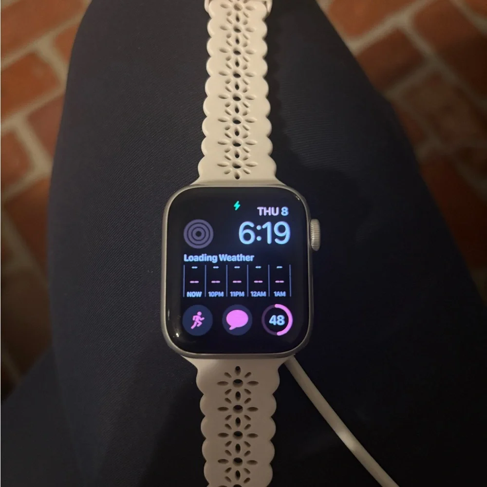 Apple Watch SE 40mm with multiple bands included